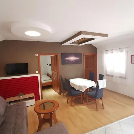 In With Balcony, Air Conditioning, Wifi, Dishwasher 878-1
