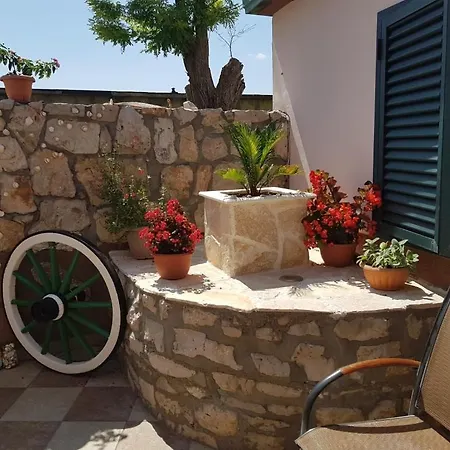 In With Balcony, Air Conditioning, Wifi, Dishwasher 878-1