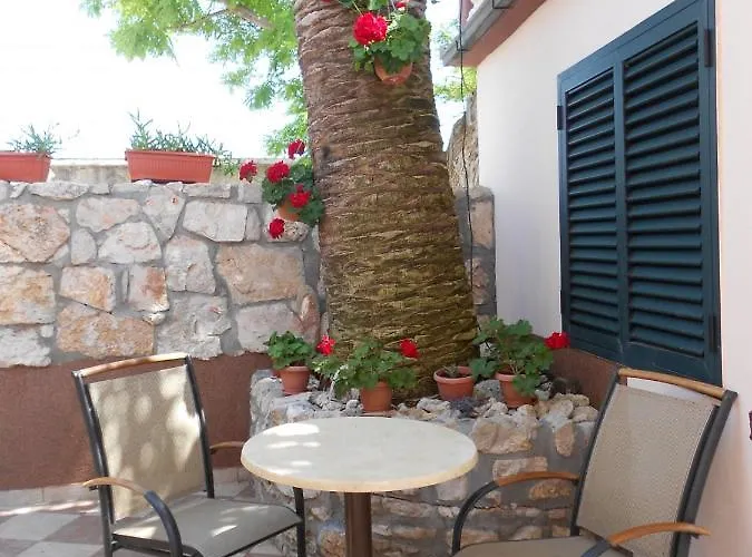 In With Balcony, Air Conditioning, Wifi, Dishwasher 878-1