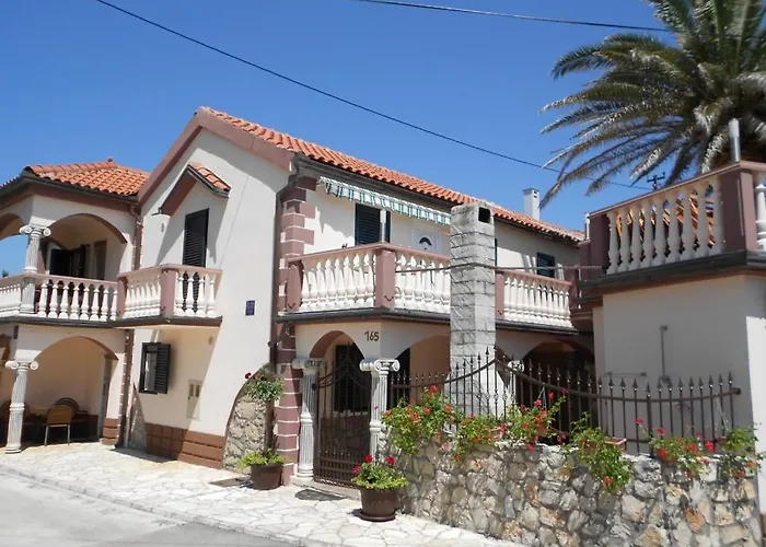 Apartment In With Balcony, Air Conditioning, Wifi, Dishwasher 878-1