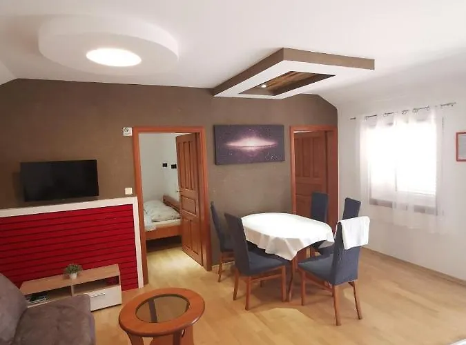 In With Balcony, Air Conditioning, Wifi, Dishwasher 878-1