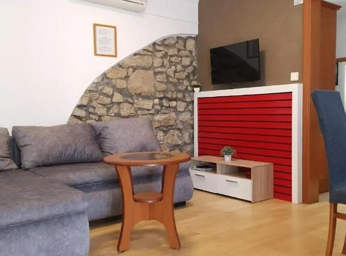 Apartment In With Balcony, Air Conditioning, Wifi, Dishwasher 878-1