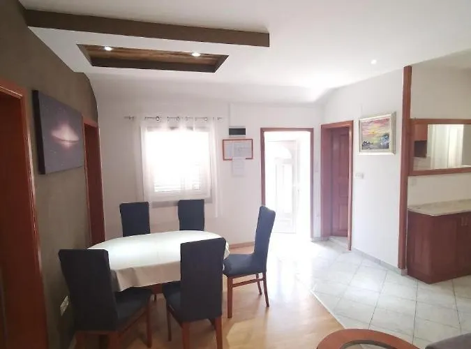 Apartment In With Balcony, Air Conditioning, Wifi, Dishwasher 878-1 Privlaka (Zadar)