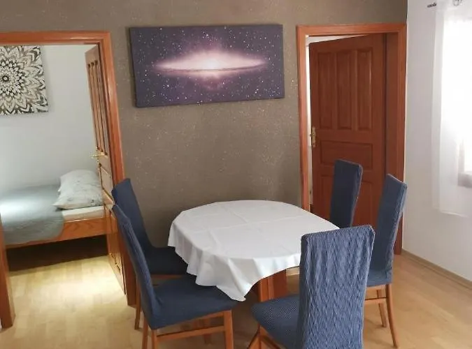 In With Balcony, Air Conditioning, Wifi, Dishwasher 878-1