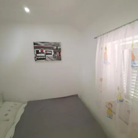 In Privlaka With Balcony, Air Conditioning, Wifi, Dishwasher 878-1 Apartment Privlaka (Zadar)